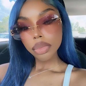 Meet your Posher, Tiffany